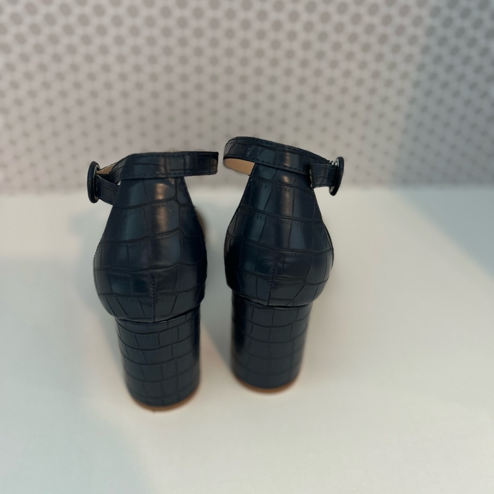 Fisace Women’s Blue Block Heels

Size 7 1/2 - Picture 7 of 7